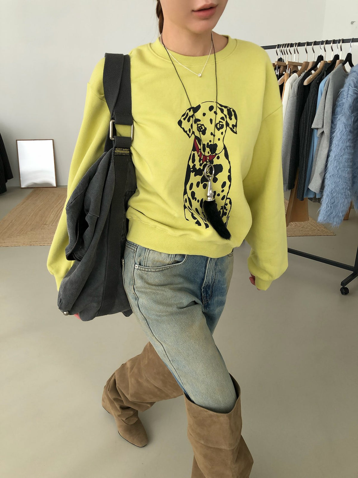 グラフィックスウェットのカジュアルコーデ