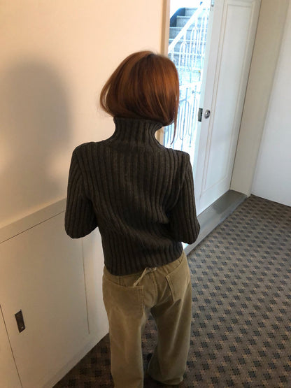 ハイネックニットジップアップ バックスタイル
