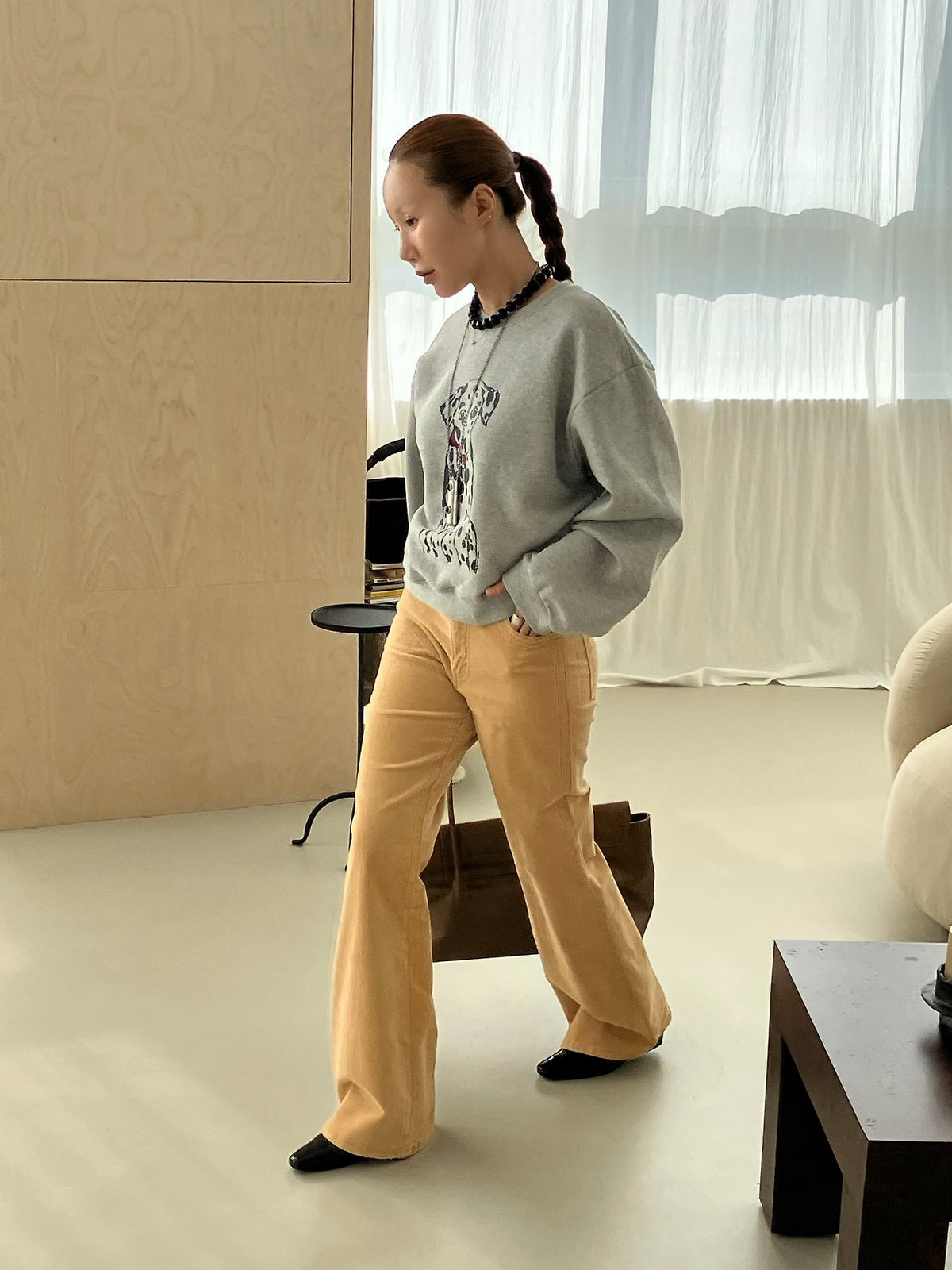韓国 ブーツカットパンツ レディース 秋冬の着用コーデ