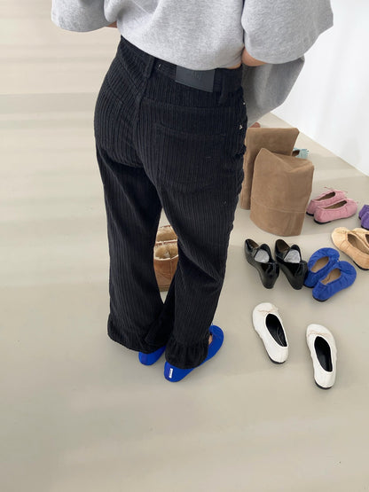 韓国 コーデュロイパンツ レディース ブラックの後ろ