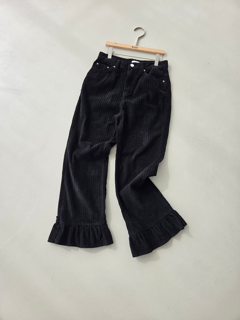 韓国 フレアパンツ レディース ブラックのフリル