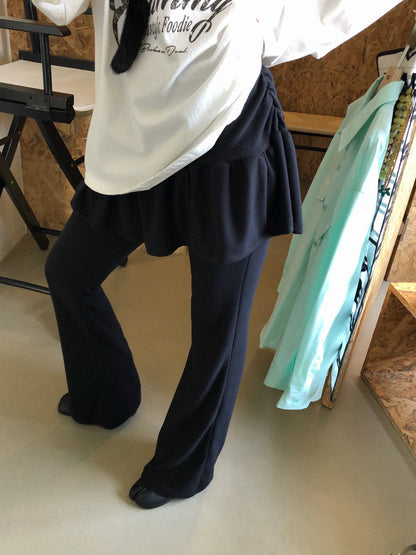 韓国 ブーツカットパンツ レディース ブラックの着用