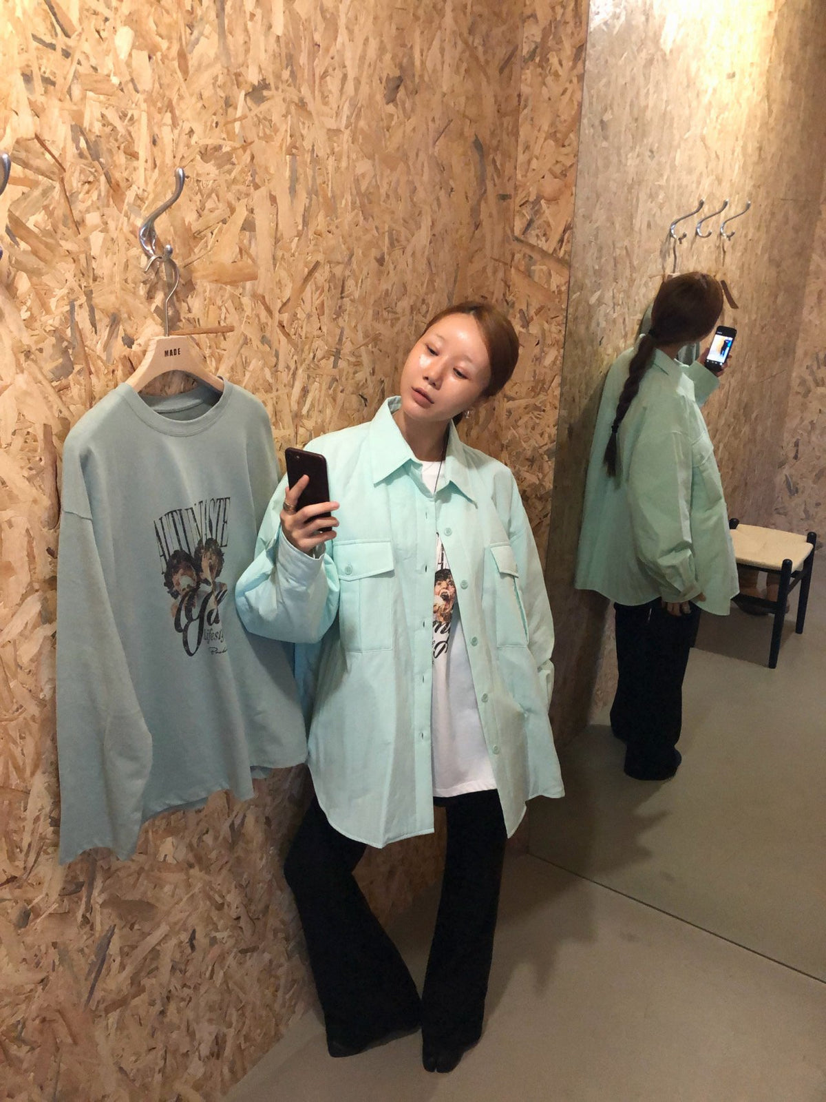 韓国 パンツ レディース ミントシャツのコーデ