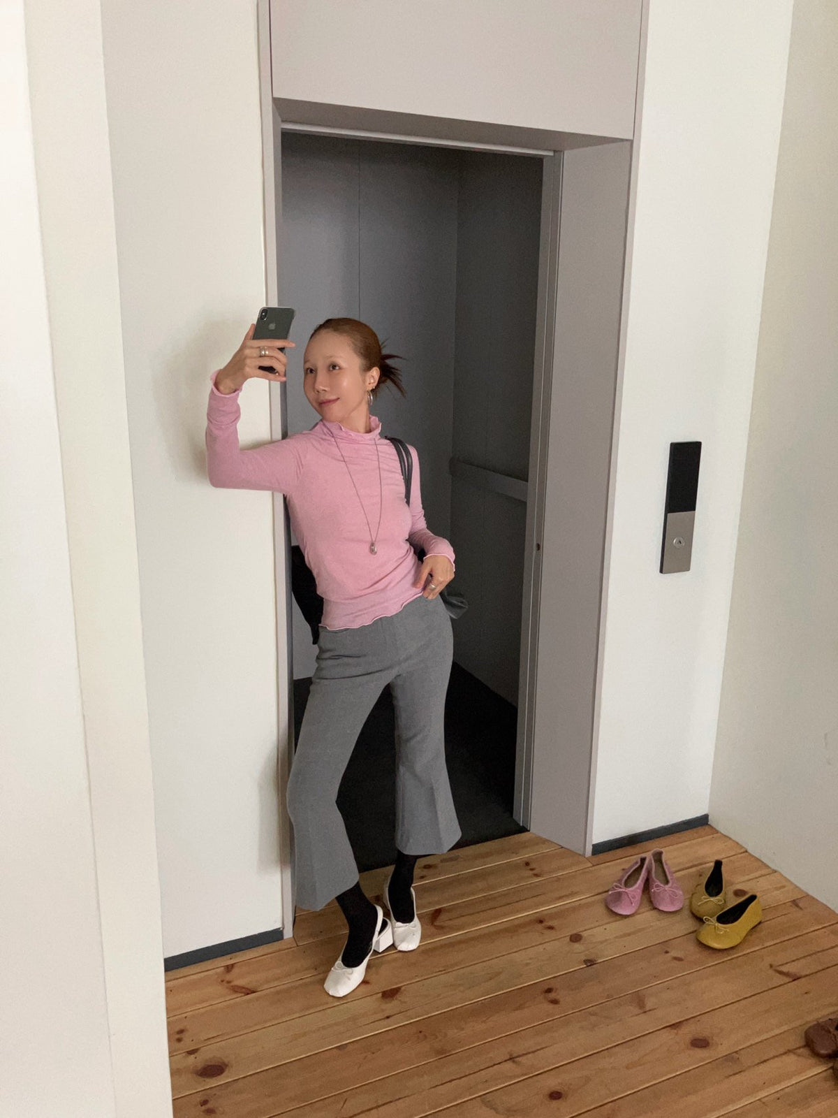 韓国 シンプルコーデ レディース グレーのクロップドパンツ
