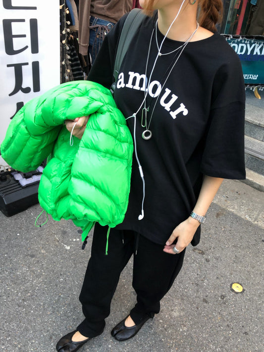韓国 Tシャツ レディース ブラックのストリートコーデ