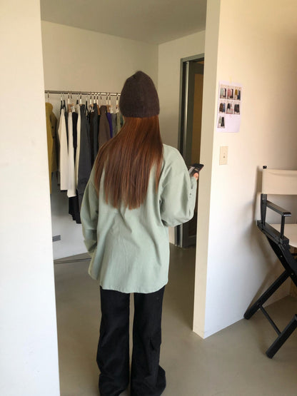 カーキロンT 後ろ姿のスタイリング