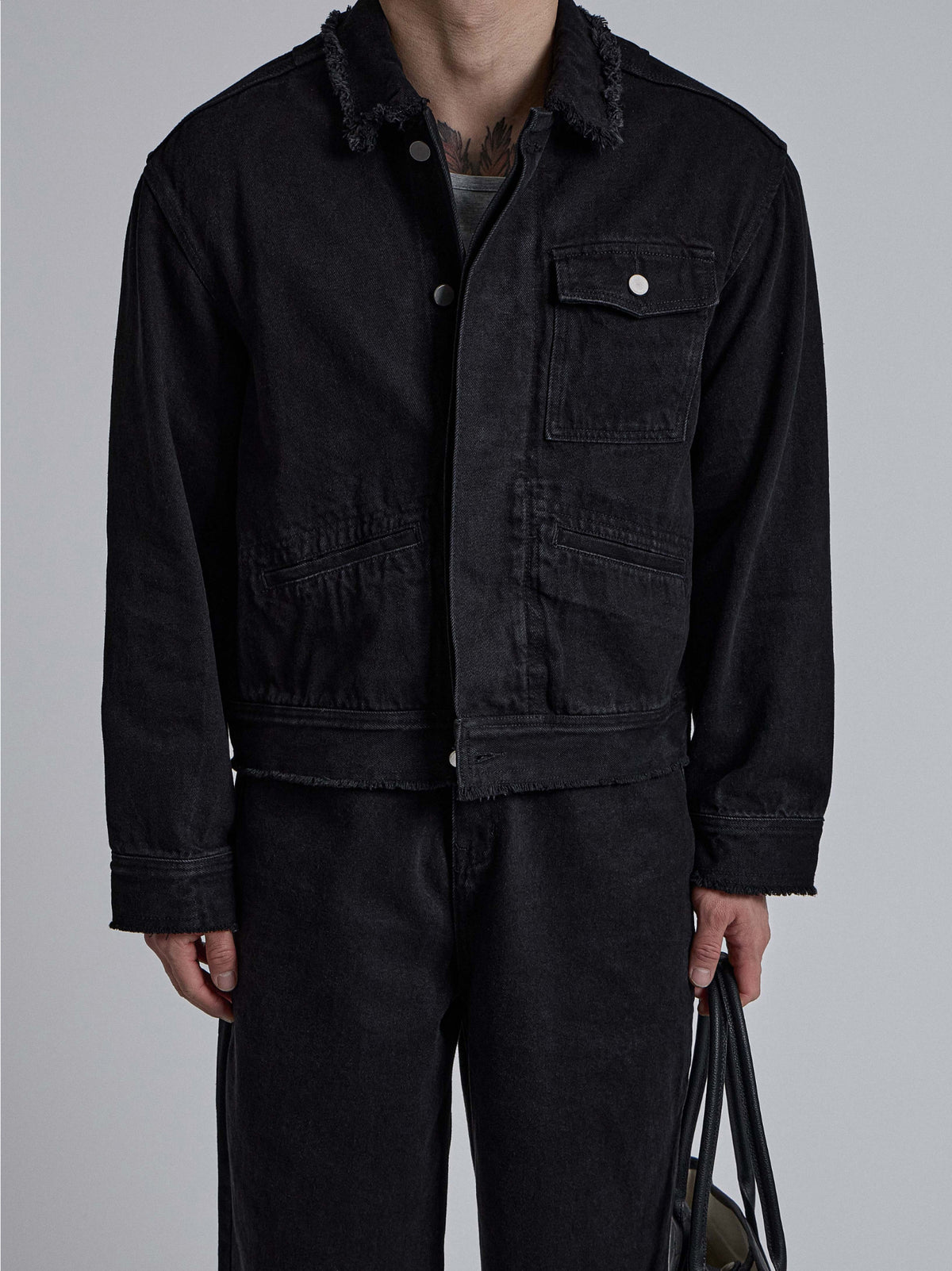 MAGNOLIA Raw Edge Black Denim Trucker Jacket 韓国メンズファッション 02