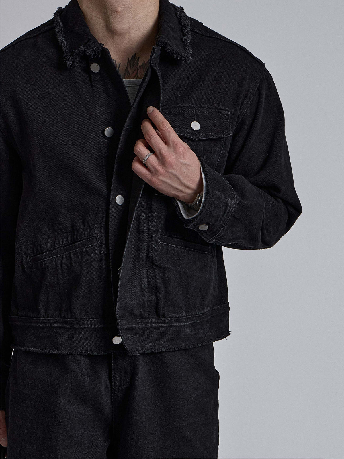 MAGNOLIA Raw Edge Black Denim Trucker Jacket 韓国メンズファッション 07