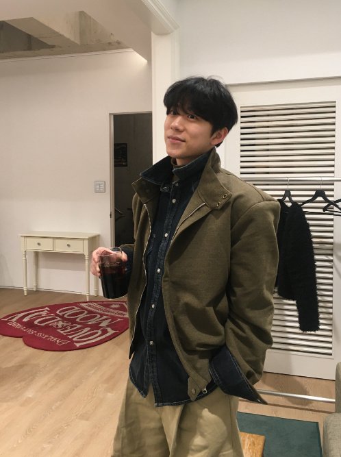 MAGNOLIA Buff Shoulder Blouson(BEIGE,BLACK) 商品画像1/9