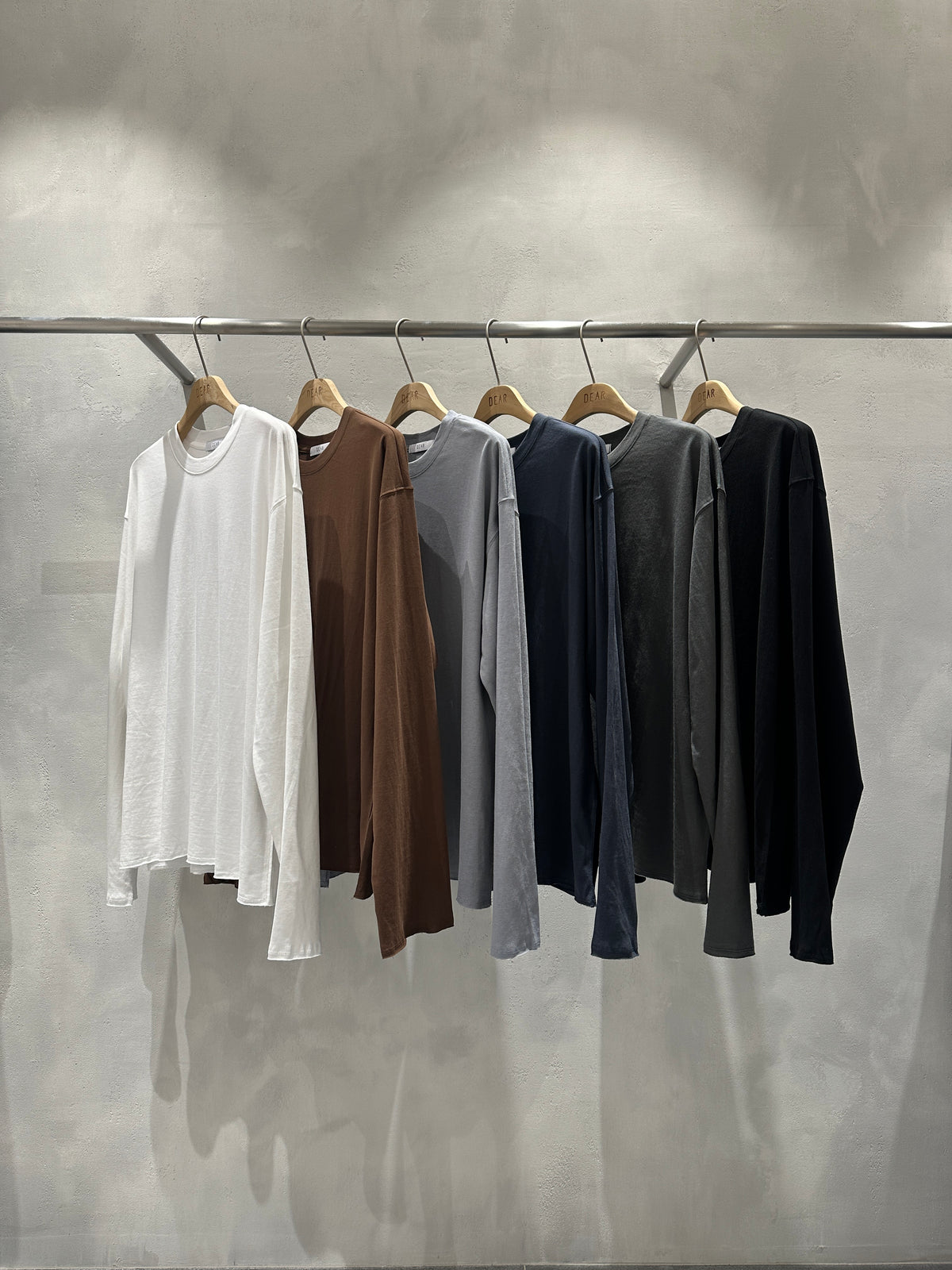 MAGNOLIA Pigment Drop-Shoulder Long Sleeve Tee(WHITE,BROWN,LIGHT GRAY,NAVY,CHARCOAL,BLACK) 商品画像7/20
