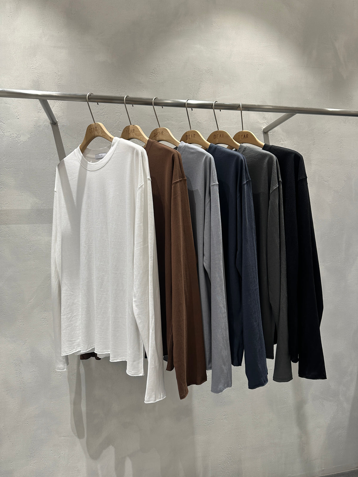 MAGNOLIA Pigment Drop-Shoulder Long Sleeve Tee(WHITE,BROWN,LIGHT GRAY,NAVY,CHARCOAL,BLACK) 商品画像20/20