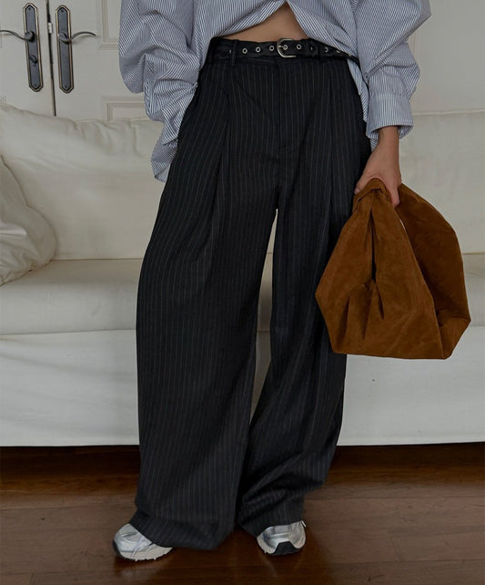 MAGNOLIA Steady Stripe Wide Pintuck Balloon Slacks(BLACK,CHARCOAL) 商品画像1/18
