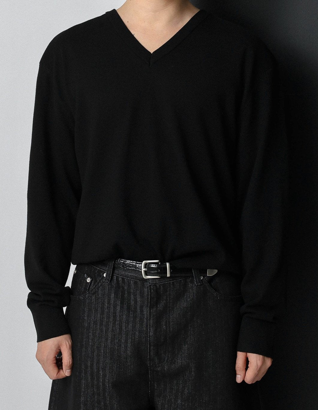 MAGNOLIA Trout Sewing V-Neck Knit(BROWN,NAVY,CHARCOAL,BLACK) 商品画像7/35