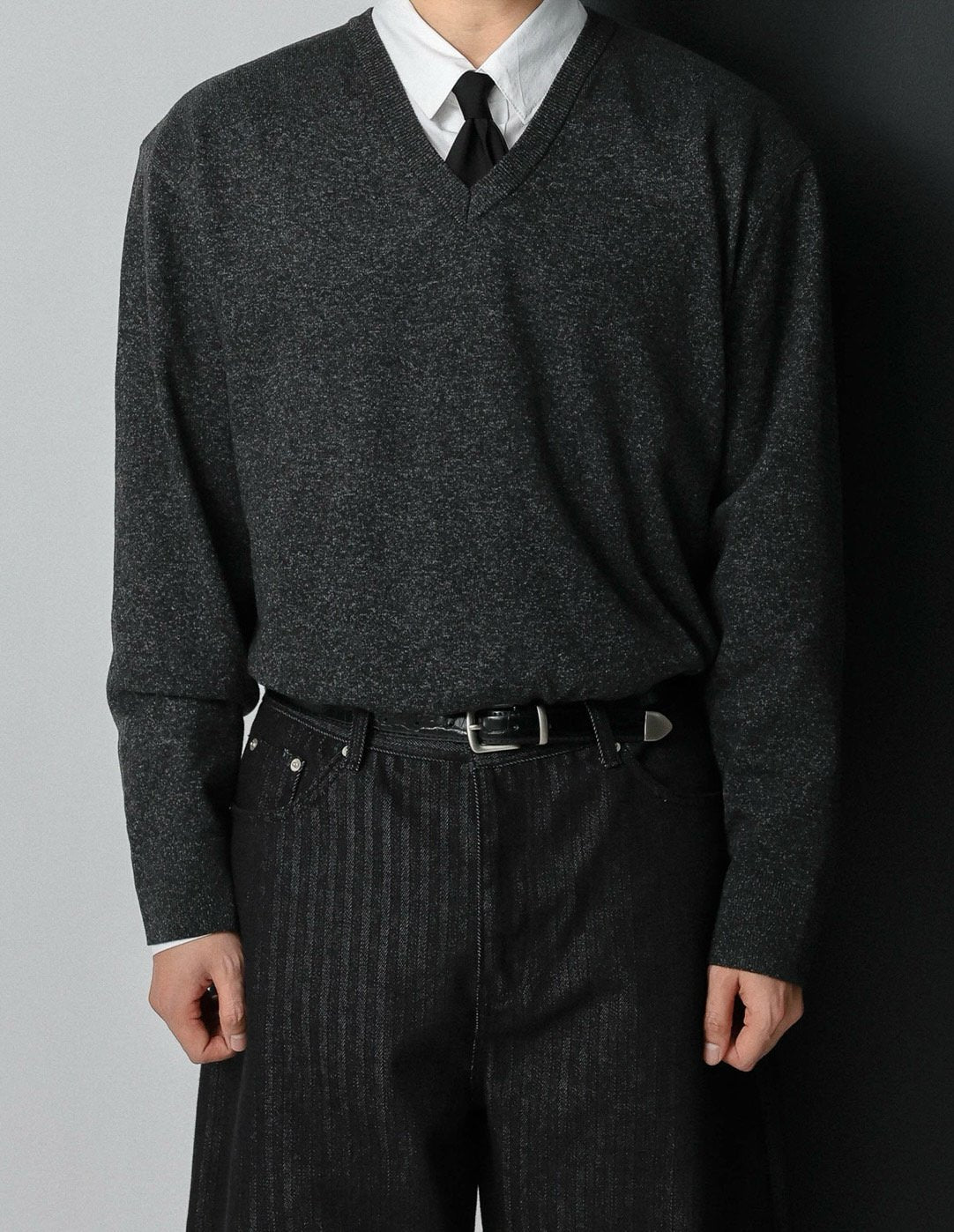 MAGNOLIA Trout Sewing V-Neck Knit(BROWN,NAVY,CHARCOAL,BLACK) 商品画像9/35