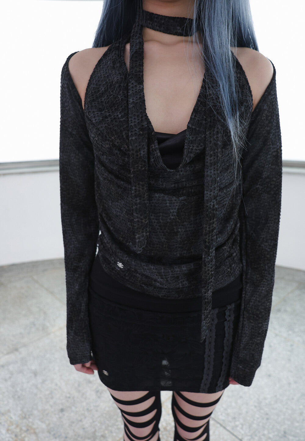 MIAE ハルタートップ ボレロ ダークグレー コーデ｜シンプル おしゃれ 韓国 レディース