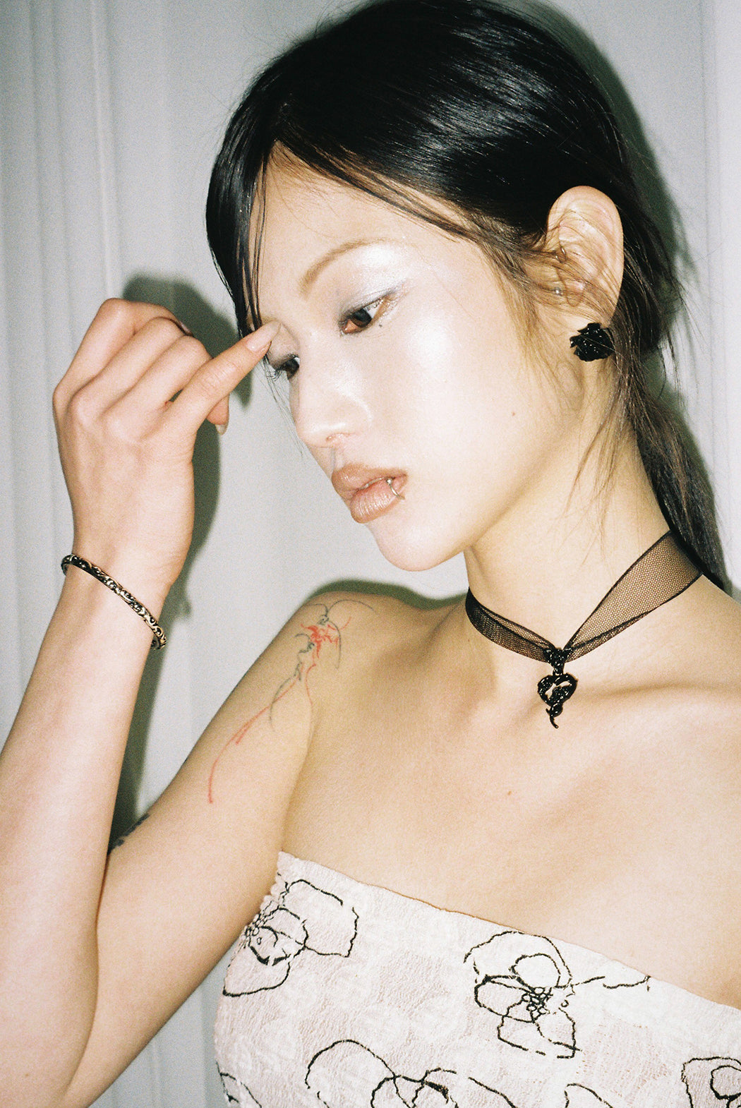 MIAE ダークローズ チョーカー 首元アップ｜韓国ファッション レディース 通販 20代 30代