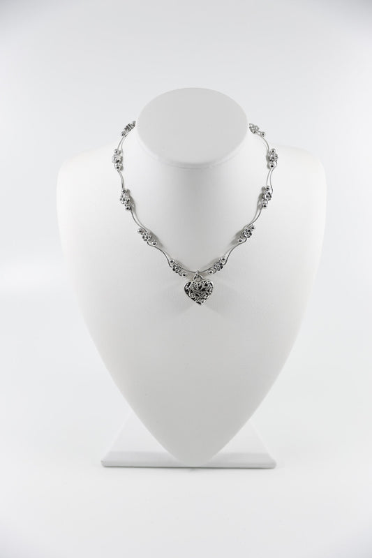 MIAE チョーカー ハートモチーフ 着用｜韓国ミニマルファッション アクセサリー レディース