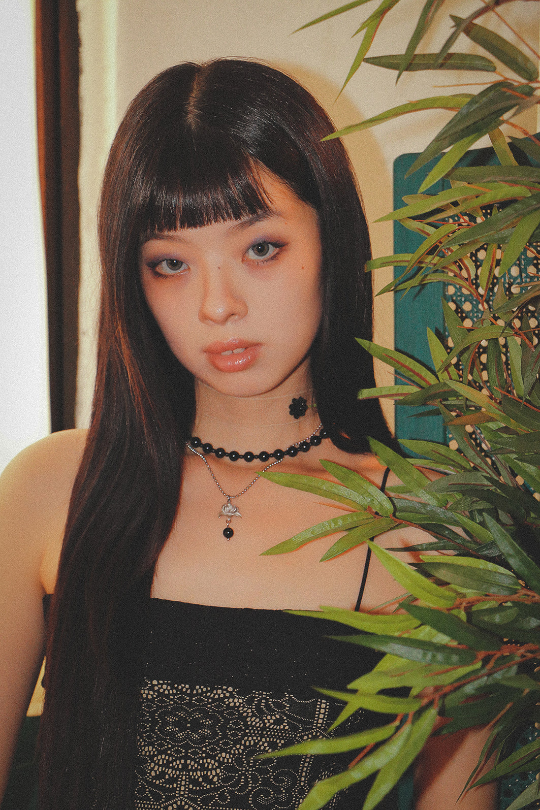 MIAE チェウノク チョーカー ブルー 着用｜韓国ファッション レディース 通販 20代 30代