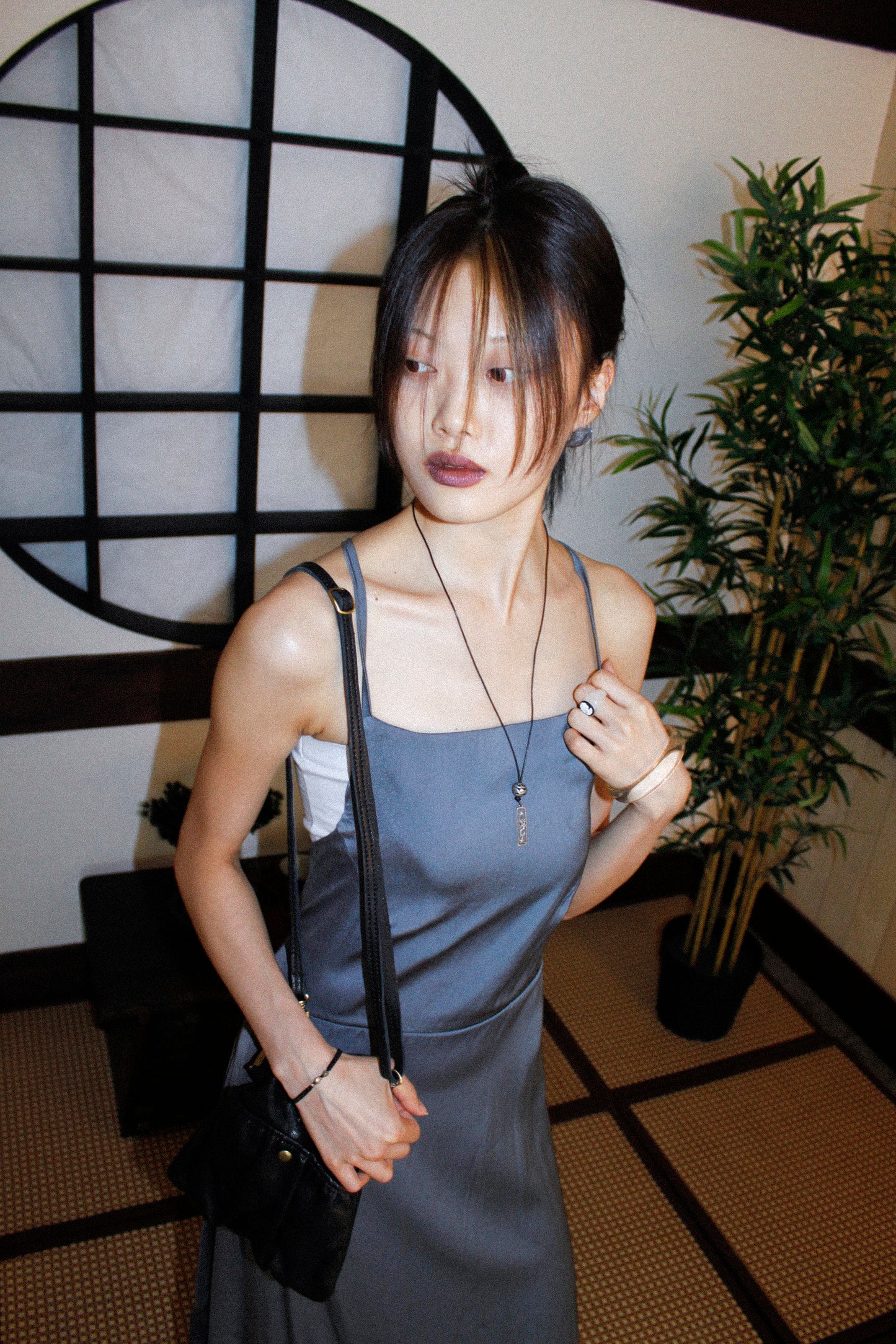 MIAE 風鐘 ネックレス 着用｜韓国ミニマルファッション アクセサリー レディース