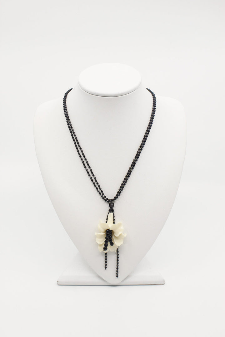 【MIAE ミエ】[Pink orchid house] Tropical flower necklace (Ivory)