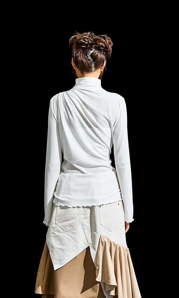 シーズン提案に使える韓国ファッション 2025のモードトップス