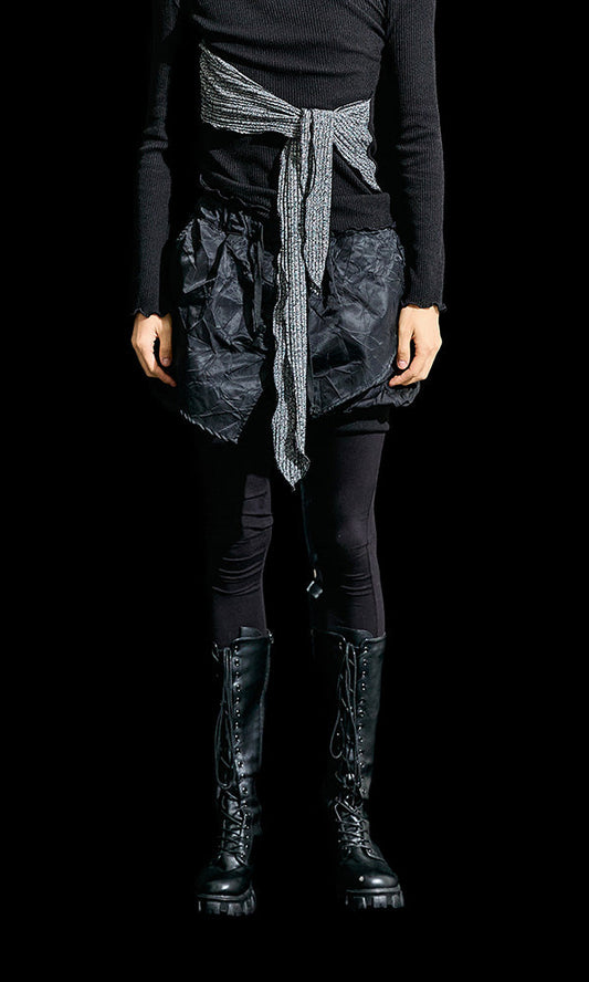 無駄のない韓国ファッション ミニマルで映えるアンバランス裾