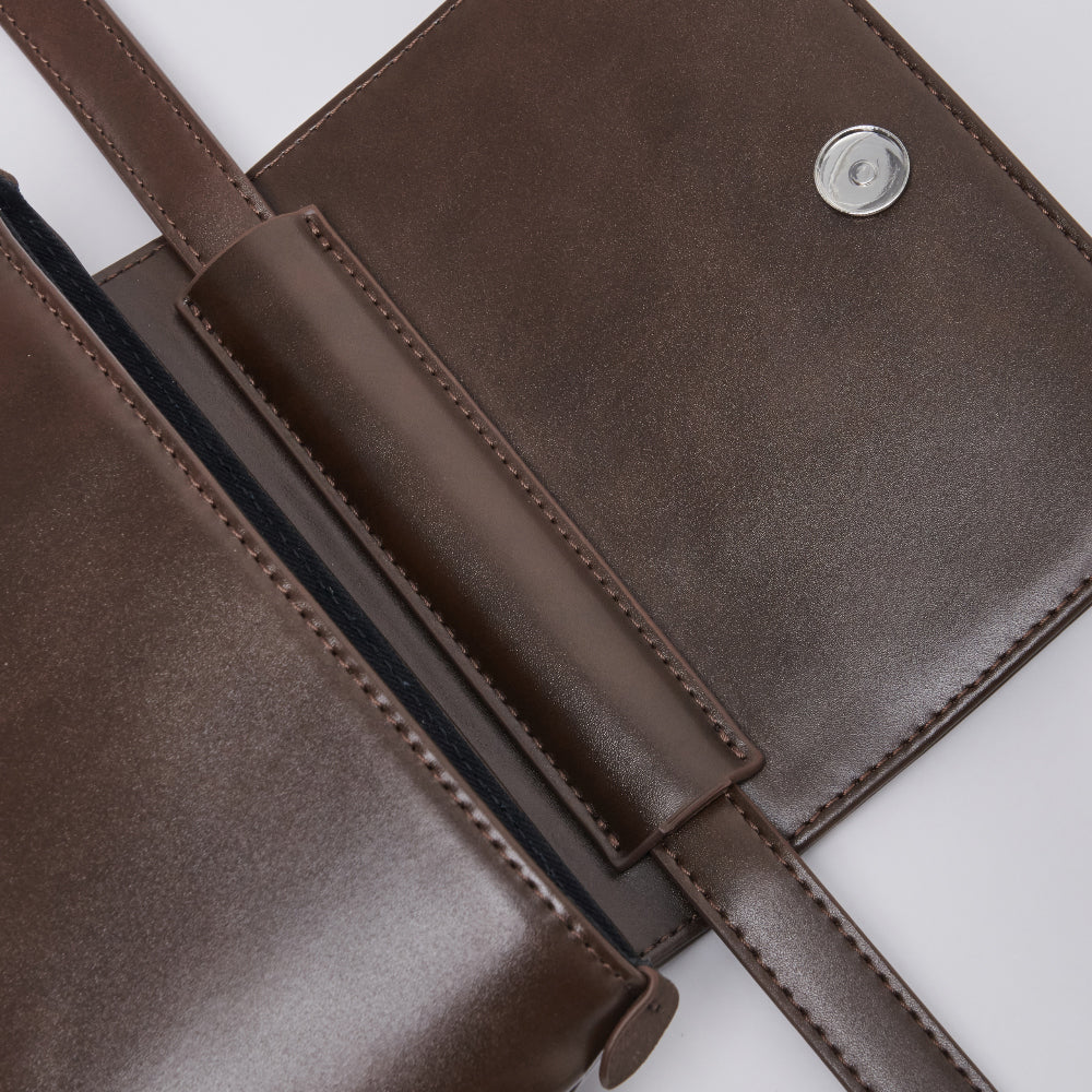 韓国 人気のバッグ Requisite クロスバッグ