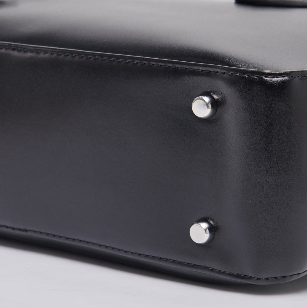 韓国 バッグ 人気 ブランド ミニマル デザイン