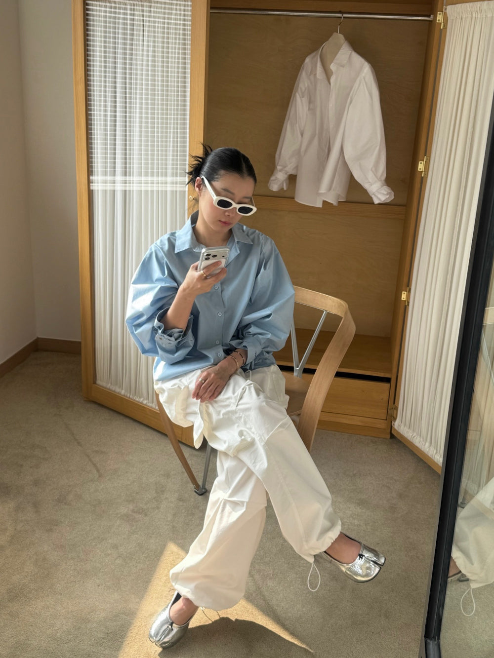 Mood Dotto Shirt スカイブルー カーゴパンツ コーディネート 着用例
