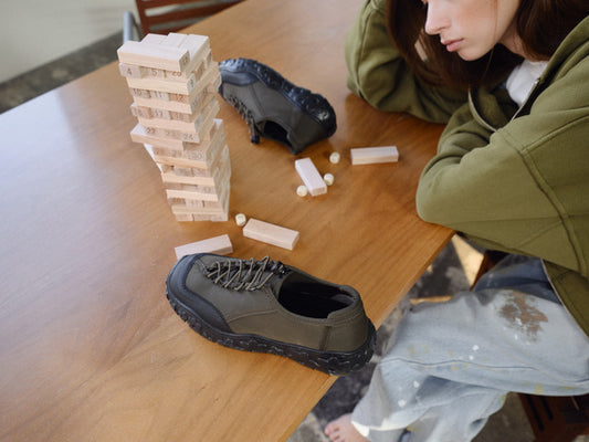 TOPDRESSING キキスニーカー カーキのアップ