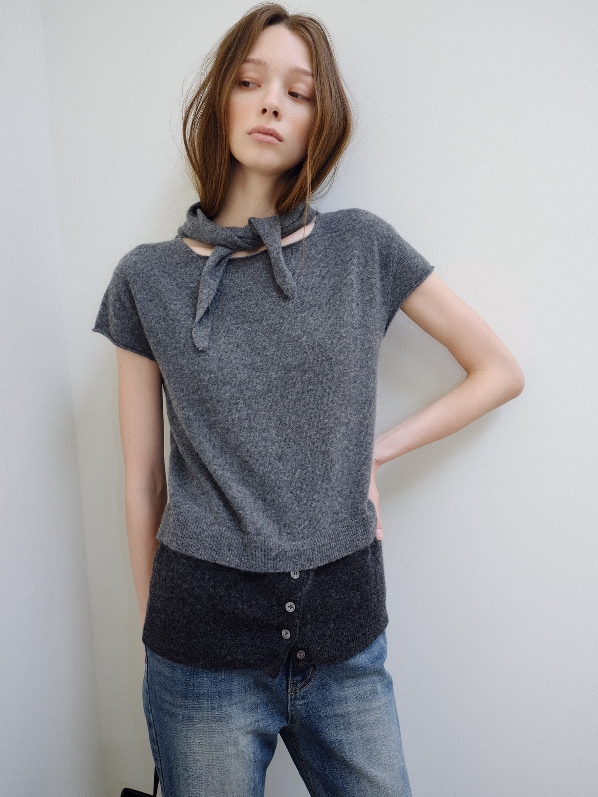 TOPDRESSING スカーフニット グレーの着用
