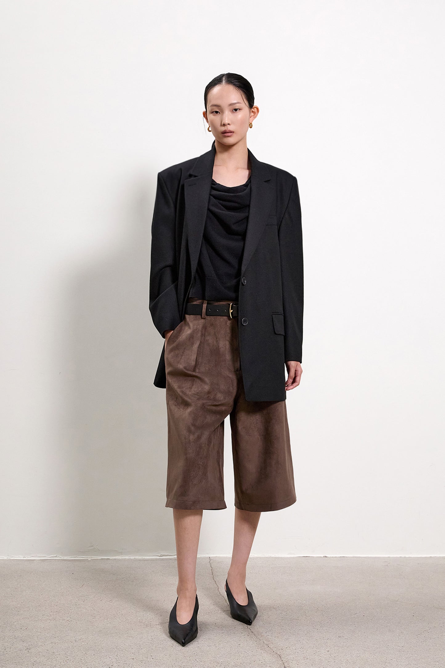 【BLOSSOM H COMPANY 2025AW】GAEIL SUEDE BEMUDA PANTS