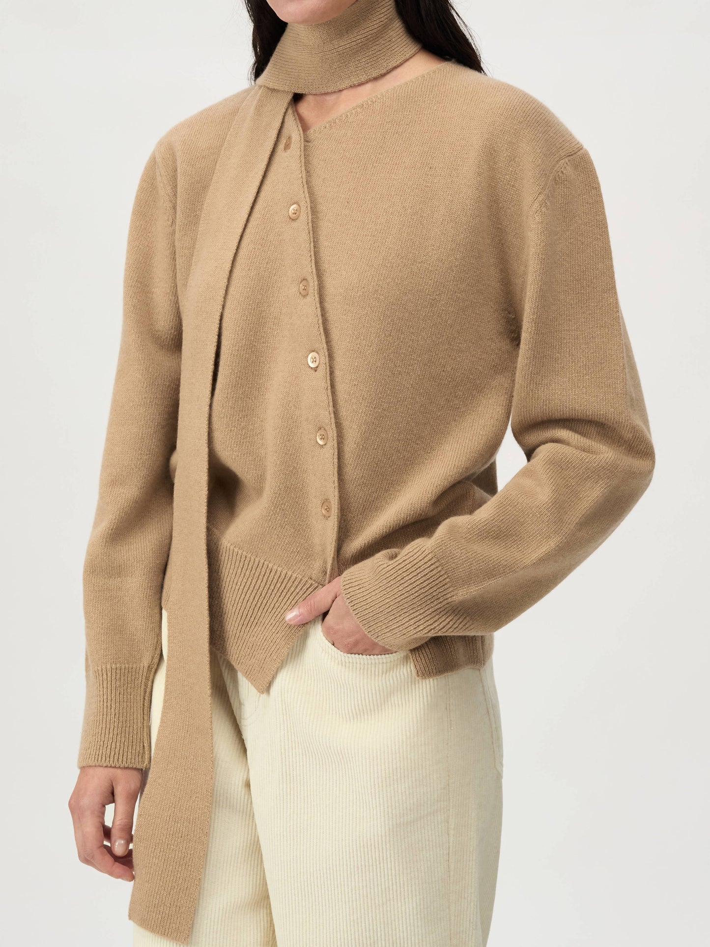 MAGJAY カーディガン後ろ姿｜韓国ミニマルなシルエットデザイン

