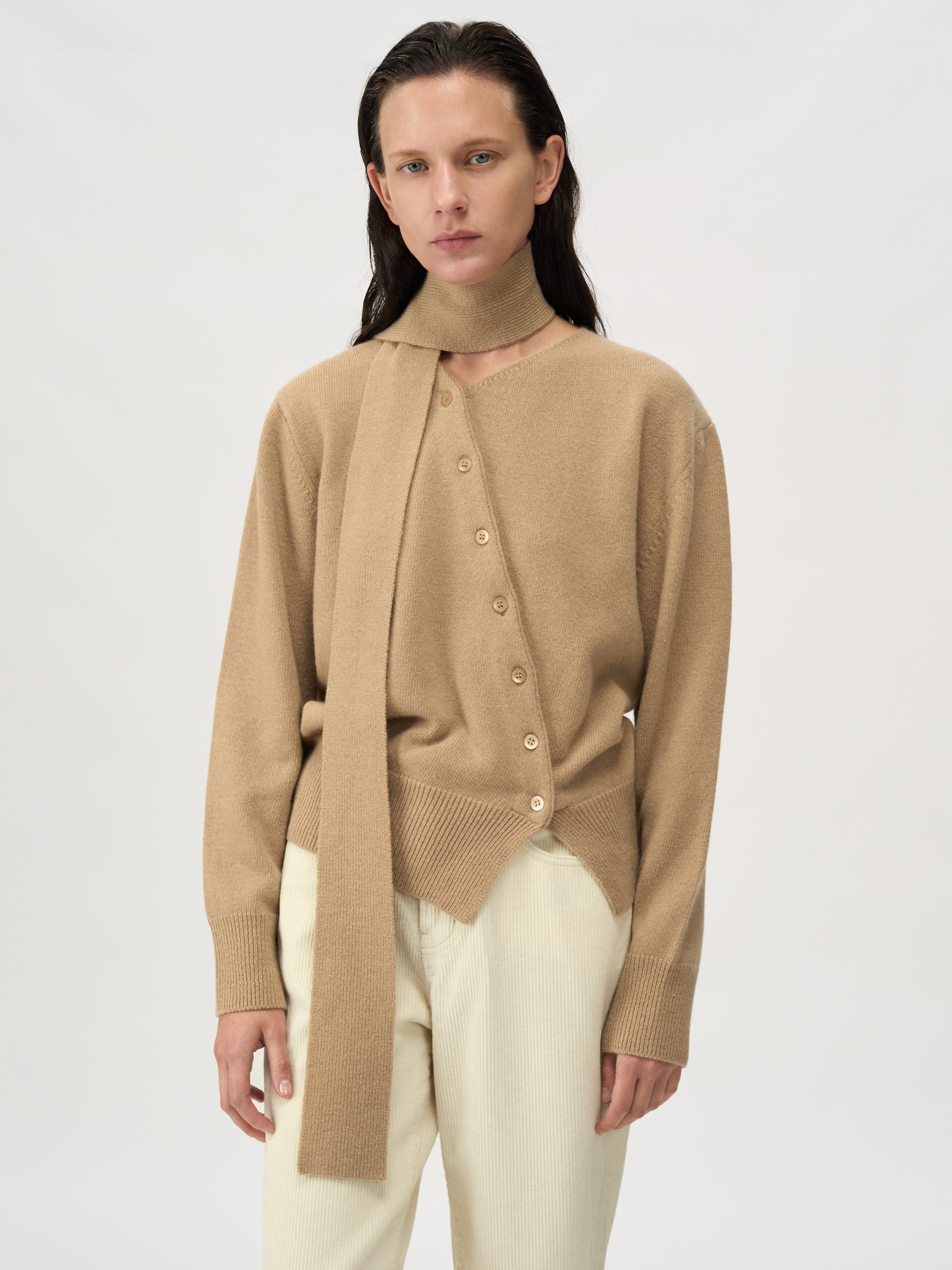 MAGJAY カーディガン着用スタイル｜韓国ミニマルの上品な秋冬コーデ
