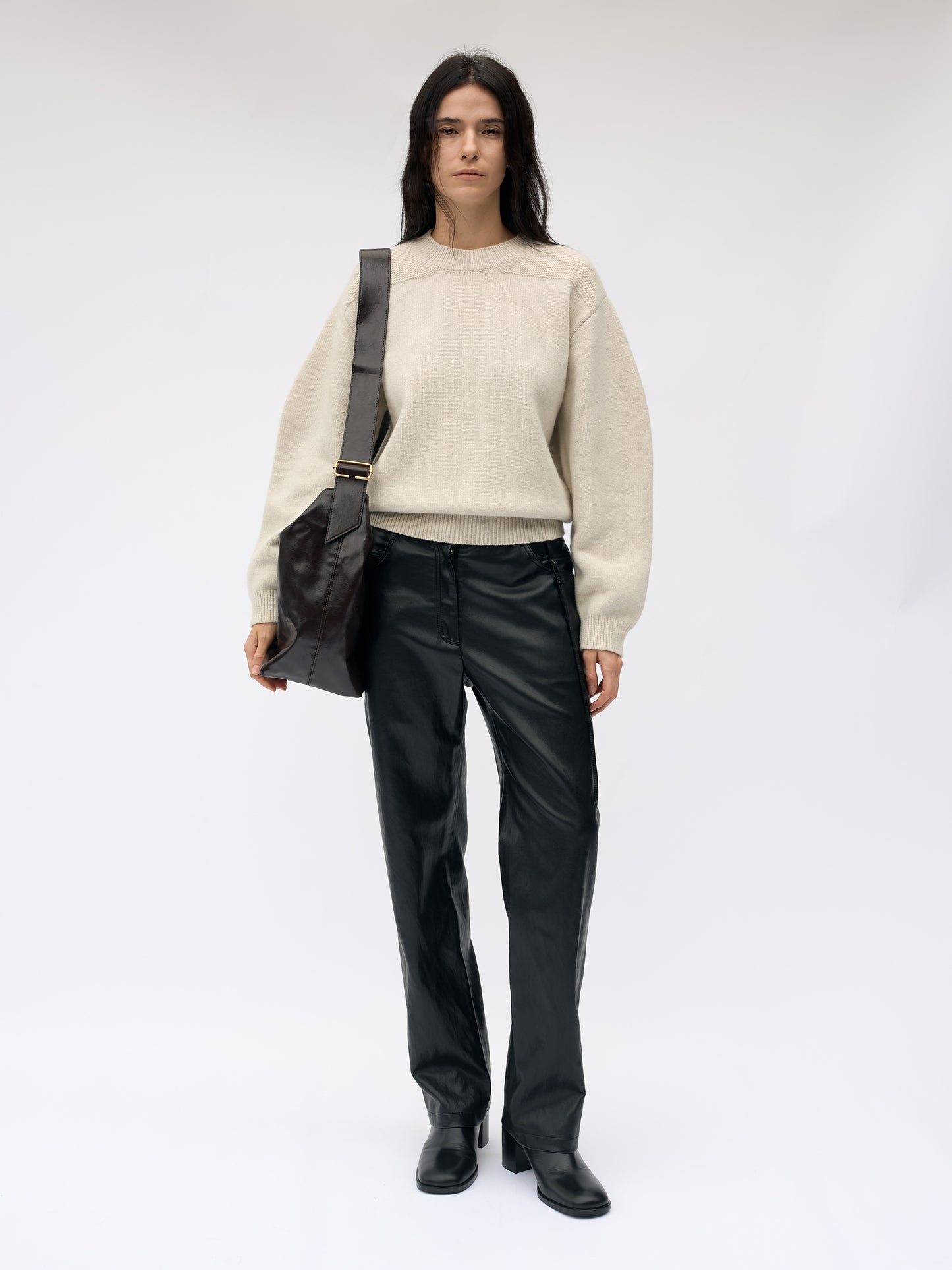 【MAGJAY 2025AW】Wool Curved Sleeve Knitwear